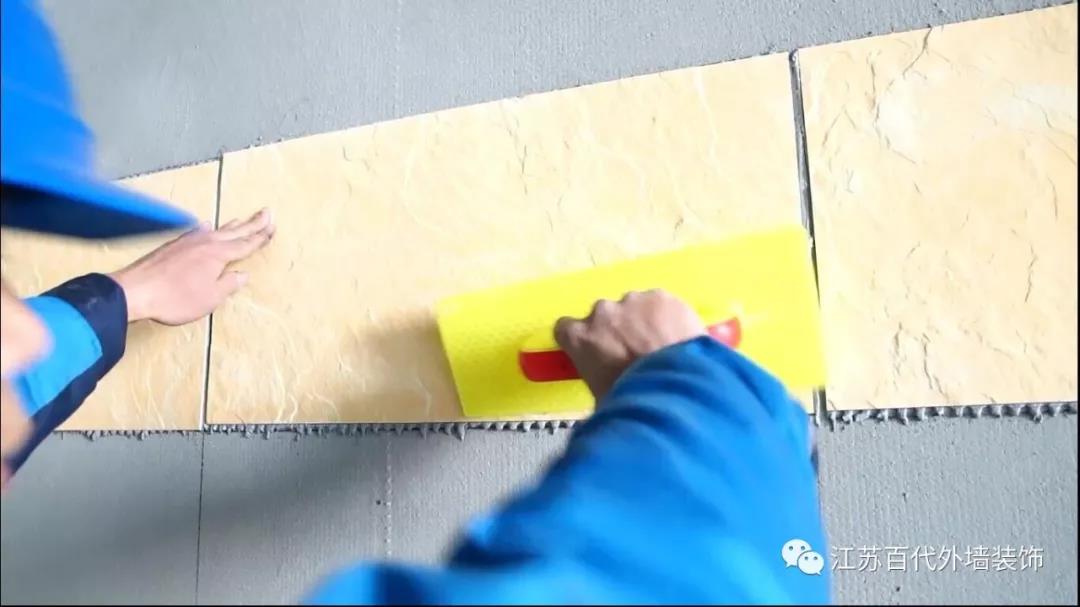 外墻軟瓷磚的怎么粘貼？